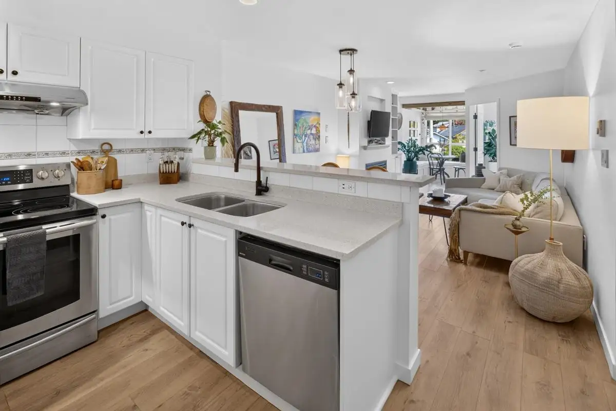 309 760 KINGSWAY, Vancouver BC V5V 3C1