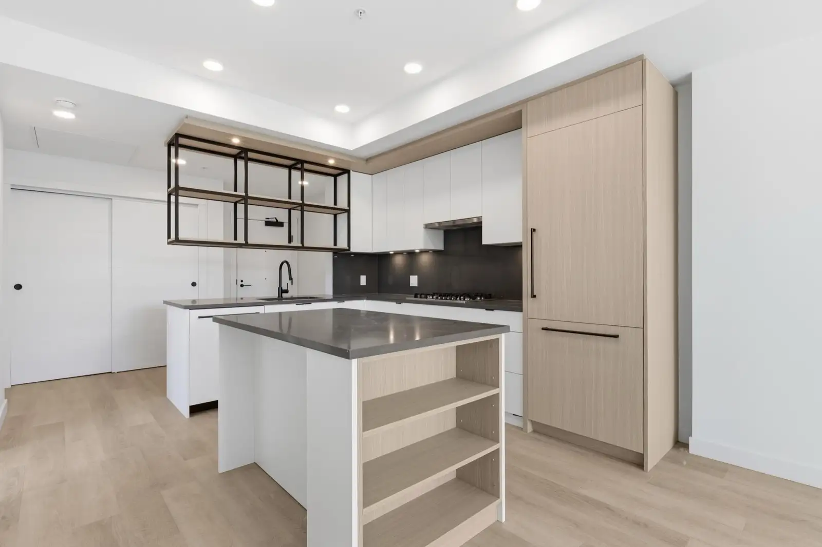 302 2268 E BROADWAY, Vancouver BC V5N 0L2