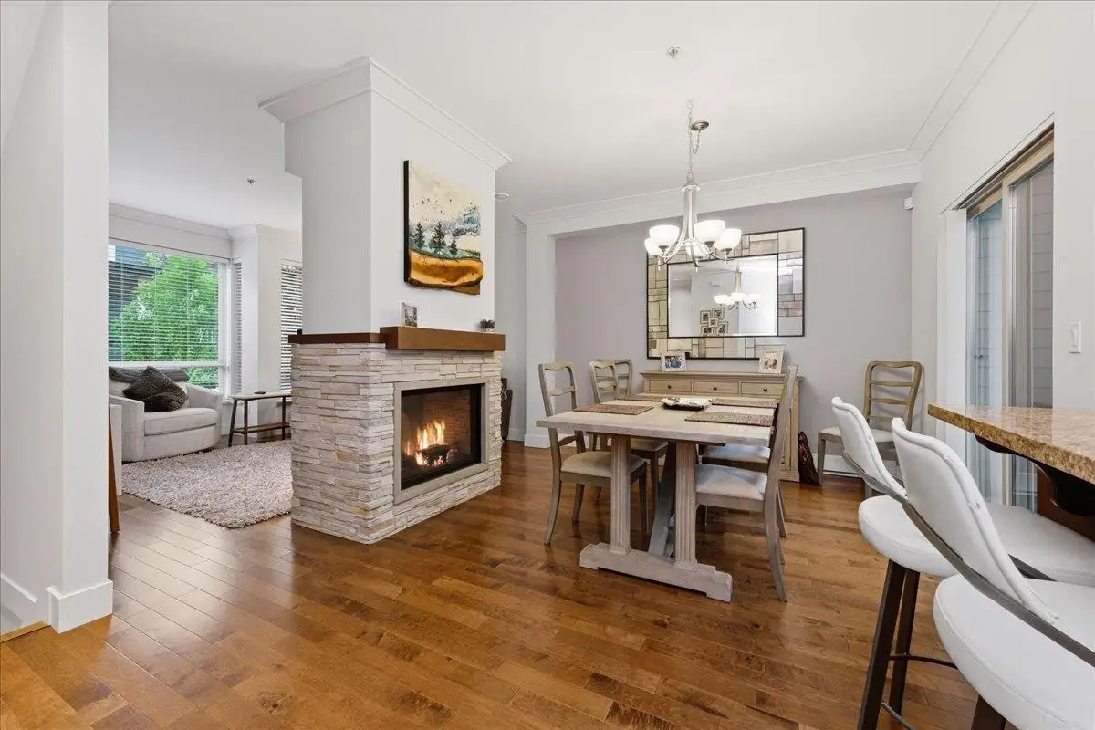 24 897 PREMIER STREET, North Vancouver BC V7J 2G7