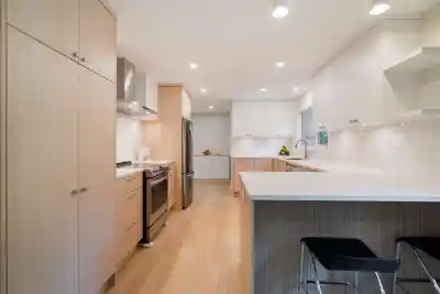 1139 HERITAGE BOULEVARD, North Vancouver BC V7J 3G8