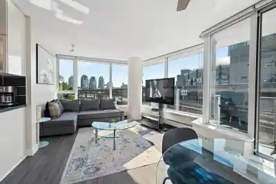 305 689 ABBOTT STREET, Vancouver BC V6B 0J2