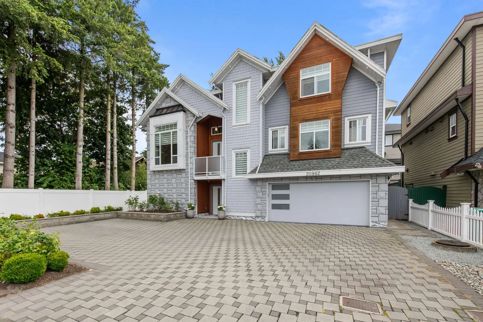20962 48 AVENUE, Langley BC V3A 3M1