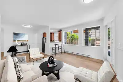 110 125 W 18TH STREET, North Vancouver BC V7M 1W5