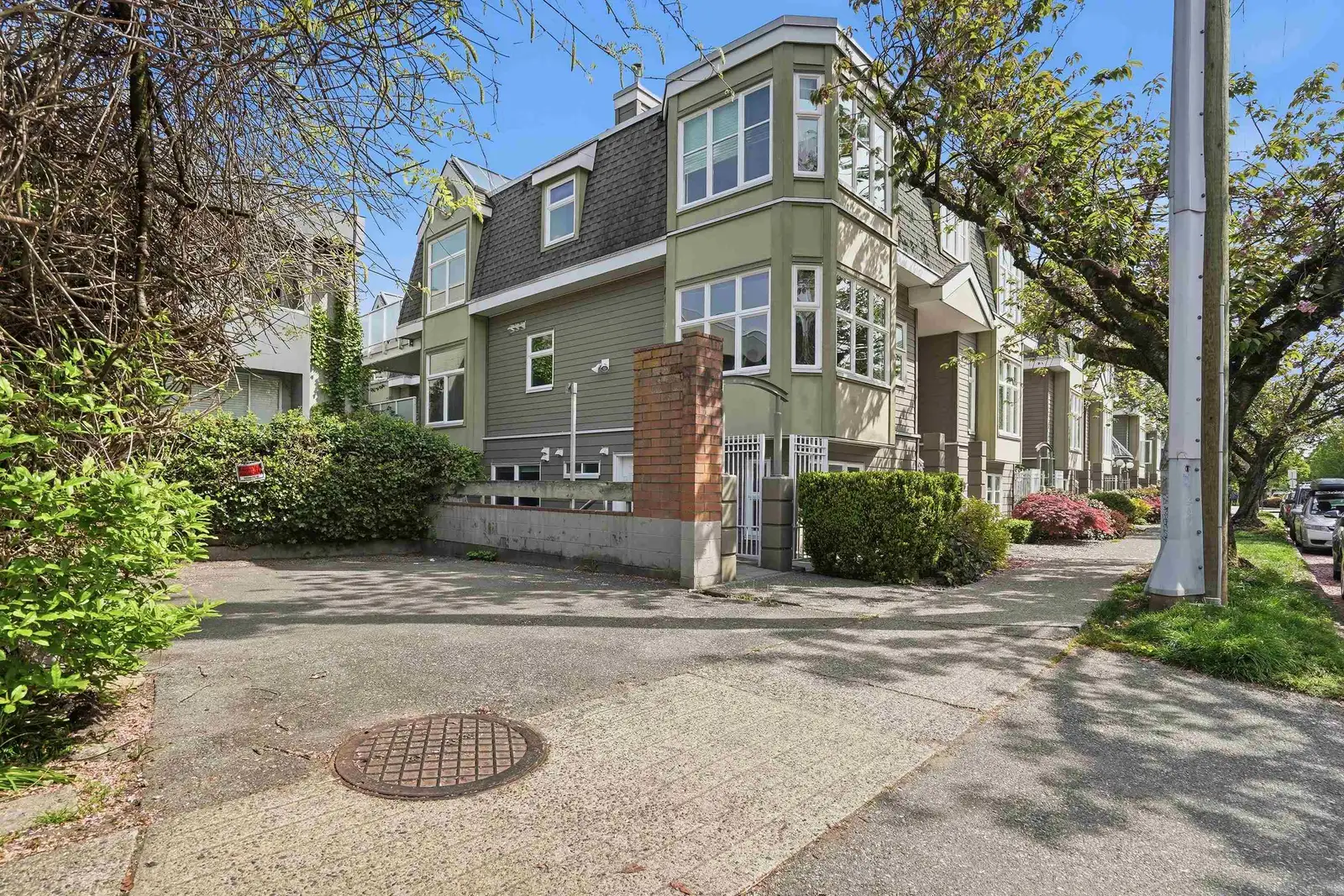 737 W 7TH AVENUE, Vancouver BC V5Z 1B9