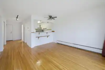 301 2125 W 2ND AVENUE, Vancouver BC V6K 1H7